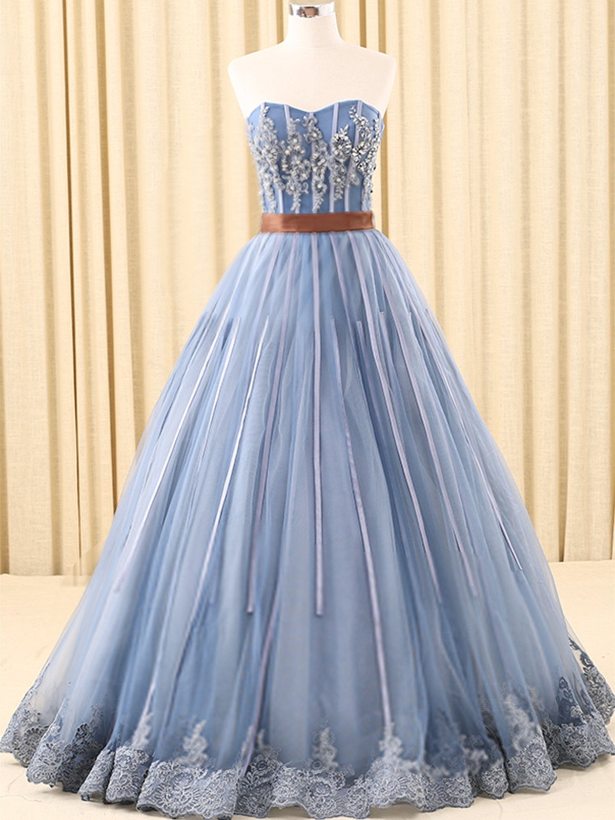 Glamorous Ball Gown Prom Dress,Sweetheart Long Prom Dresses,Evening Dress With Appliques